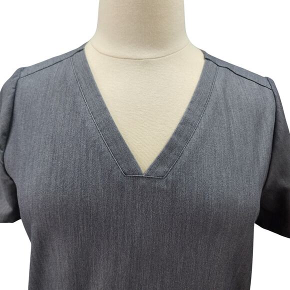 FIGS Technical Collection Scrub Top Women L Gray FW1100 Pockets Medical Nurse - Picture 3 of 11